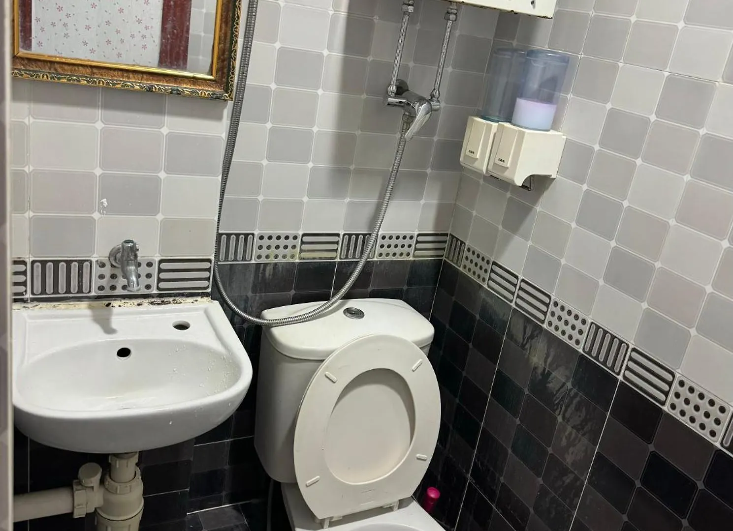 Leisure Hostel Hong Kong 0*,  China