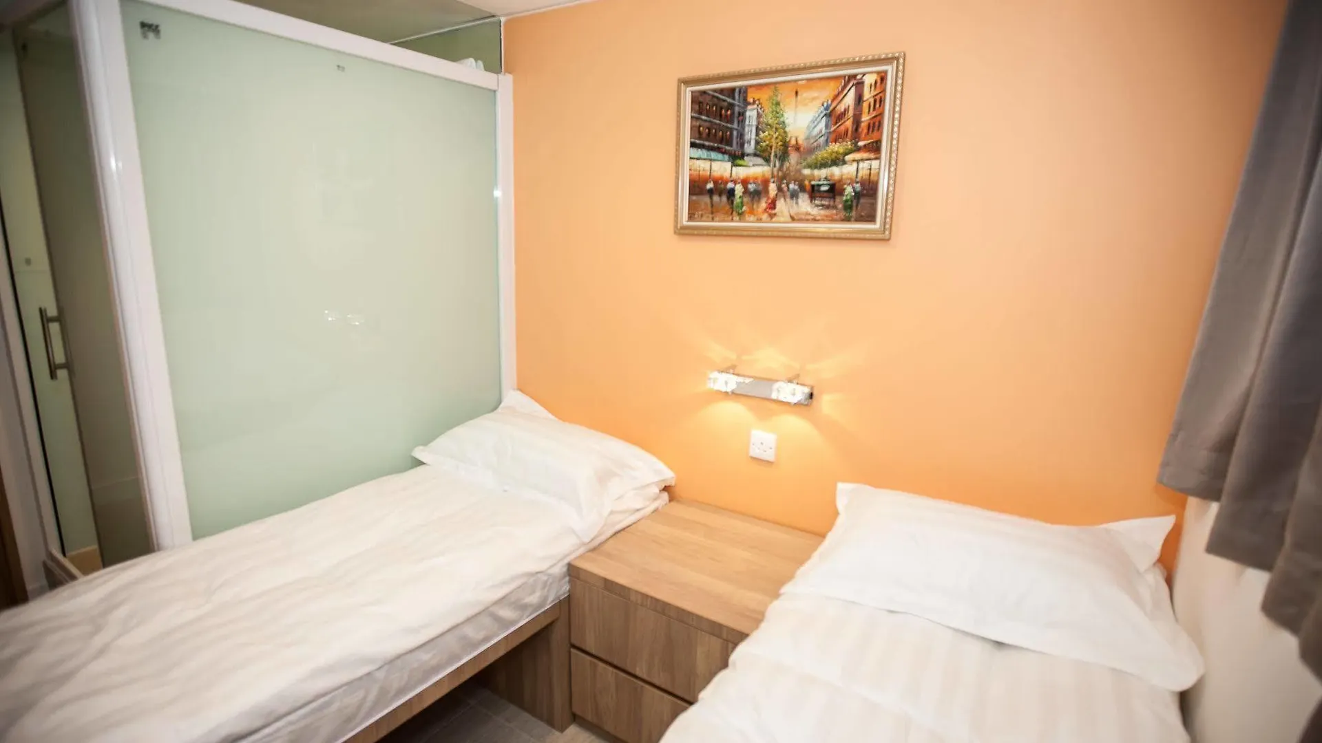 Leisure Hostel Hong Kong 0*,  China